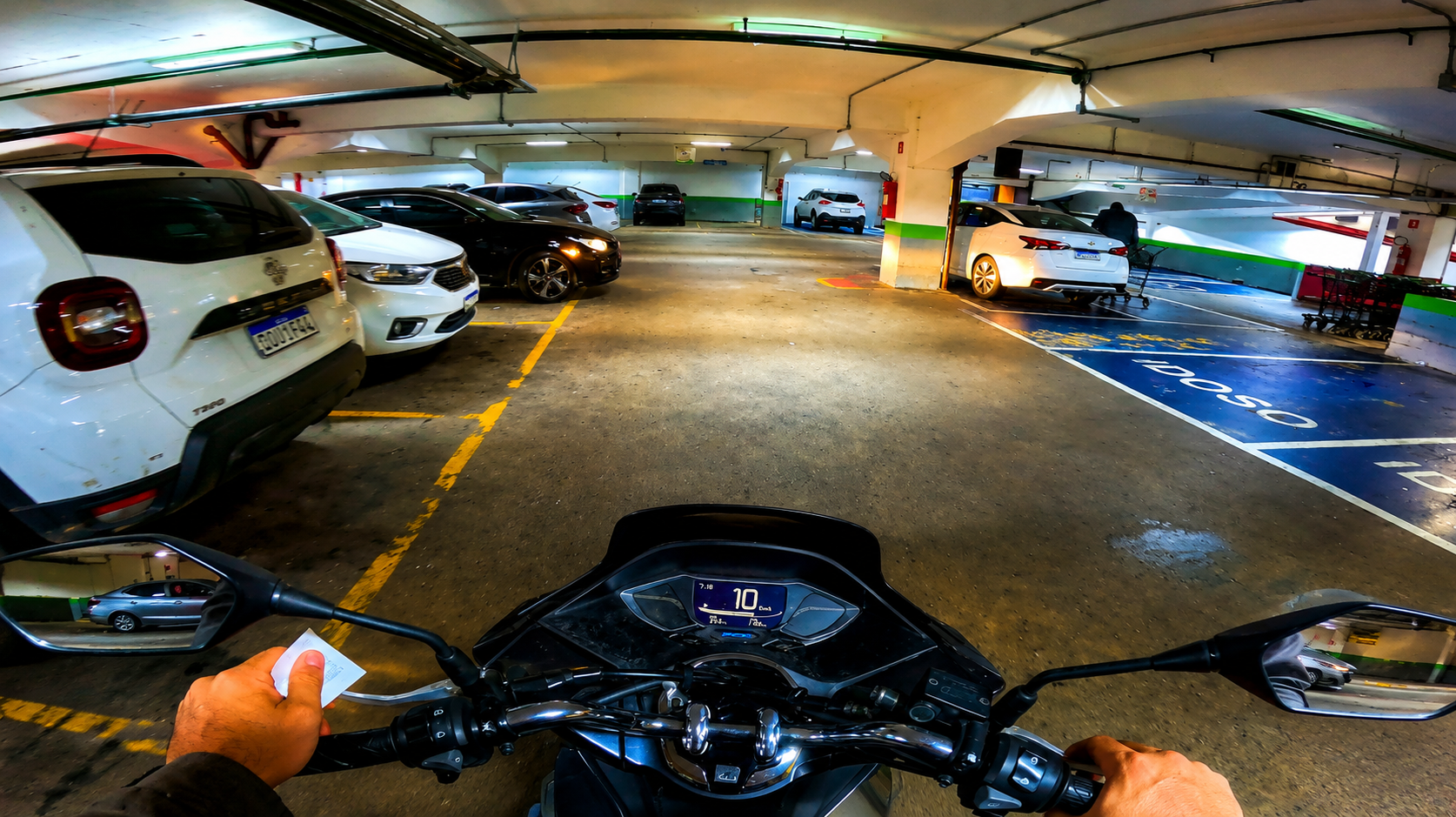Nova lei do capacete e um domingo de garoa de PCX