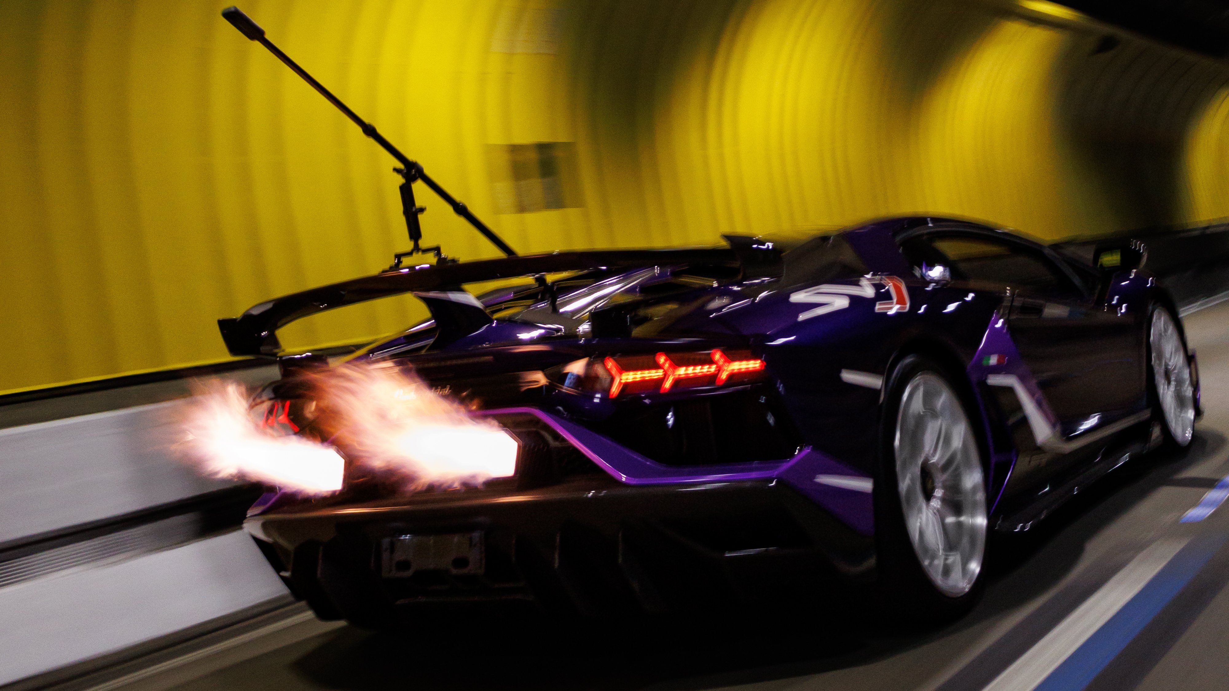 8min de Lamborghini Aventador SVJ