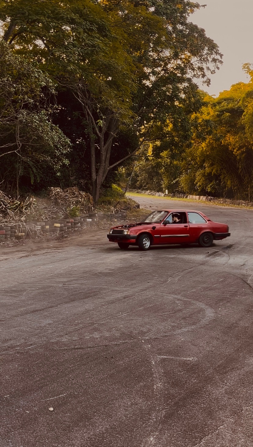 Primeiro "Drift" ou quase drift com o chevette miranha